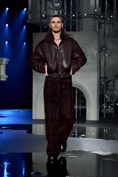 Look 19